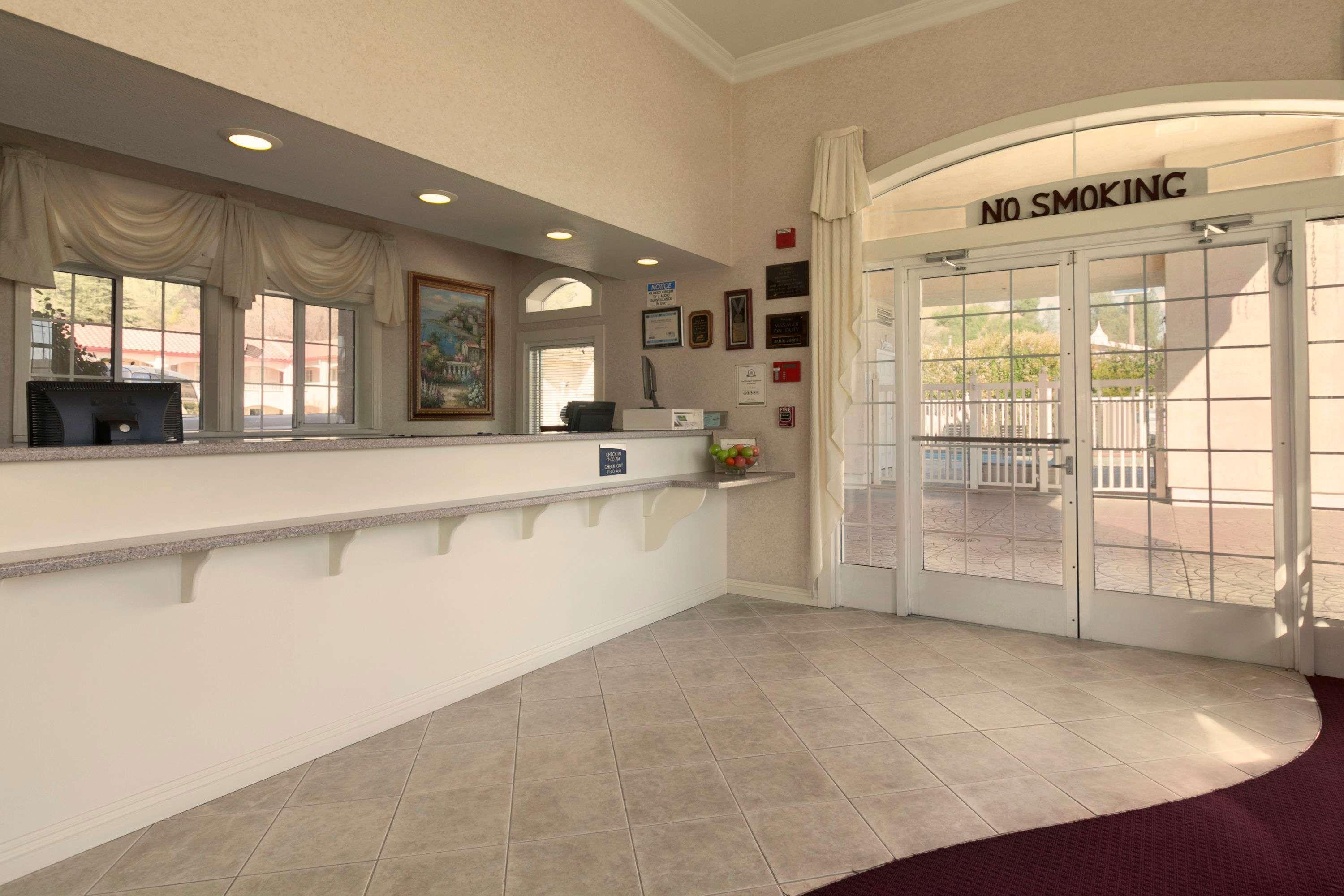 Travelodge By Wyndham Redding Ca Extérieur photo