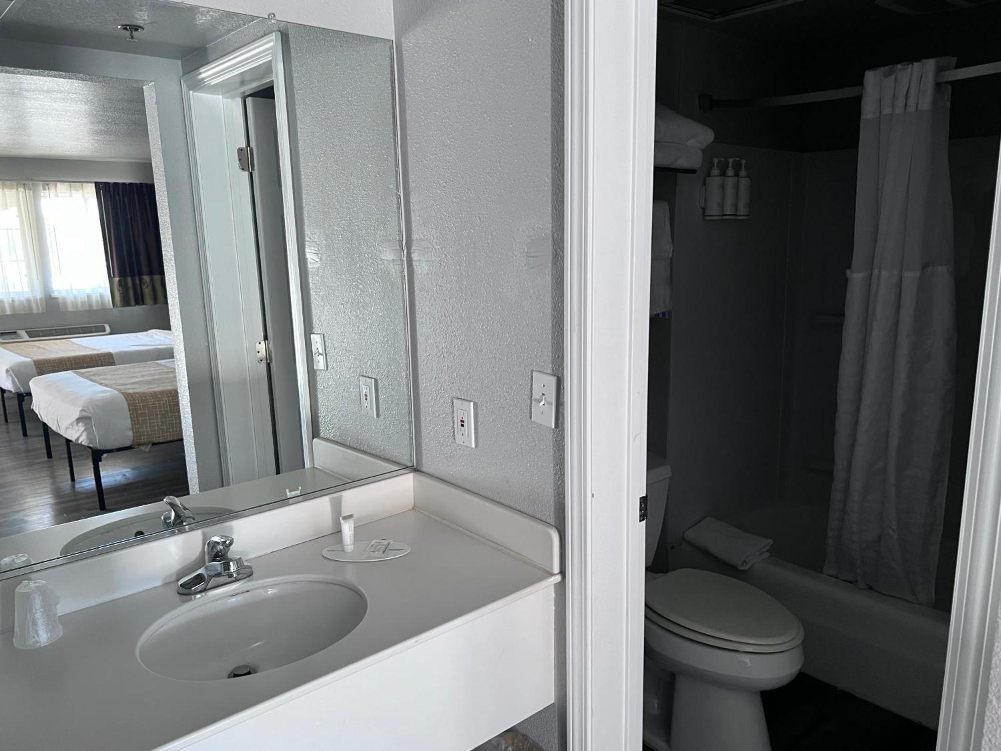 Travelodge By Wyndham Redding Ca Extérieur photo