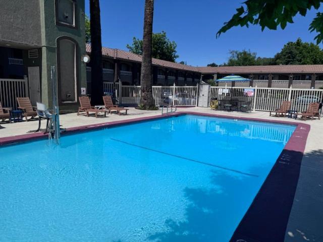 Travelodge By Wyndham Redding Ca Extérieur photo